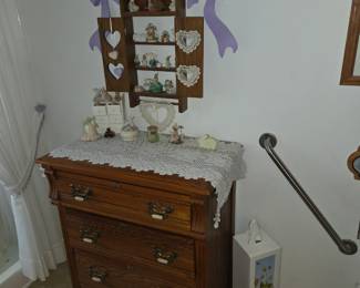 Dresser, decor