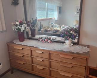 Fashion Trend by Johnson Carper Mid-Century dresser CLEAN!