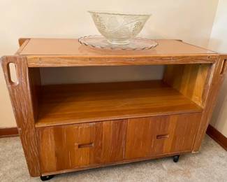 Unique Rustic Low Rolling Side Table With Clear Glass Punch Bowl And Platter