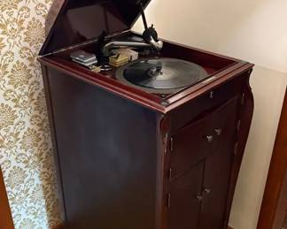 Victrola Model VVXI and records, needles