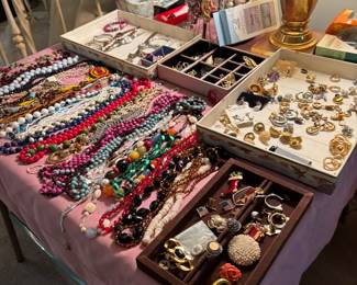 Costume  jewelry 