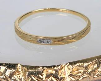 Lot 189 L Lot 189 Mid Century 14K Yellow Gold Ribbed Wedding Band with Cut Chevrons and Two Flus