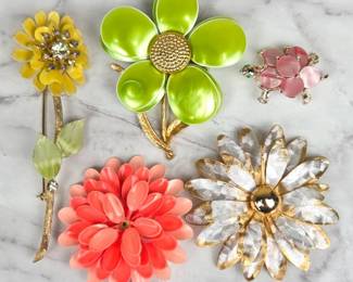 Lot 182 L Lot 182 Vintage Floral Brooch Lot Enamel and Resin Flower Jewelry