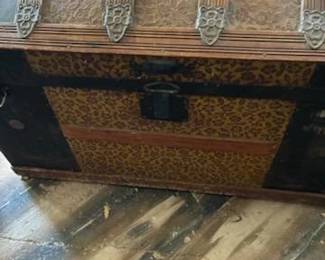 Embossed Steamer trunk
