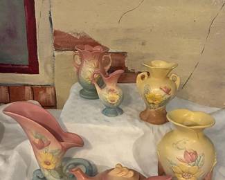 1930's Hull Pottery 'Magnolia'
