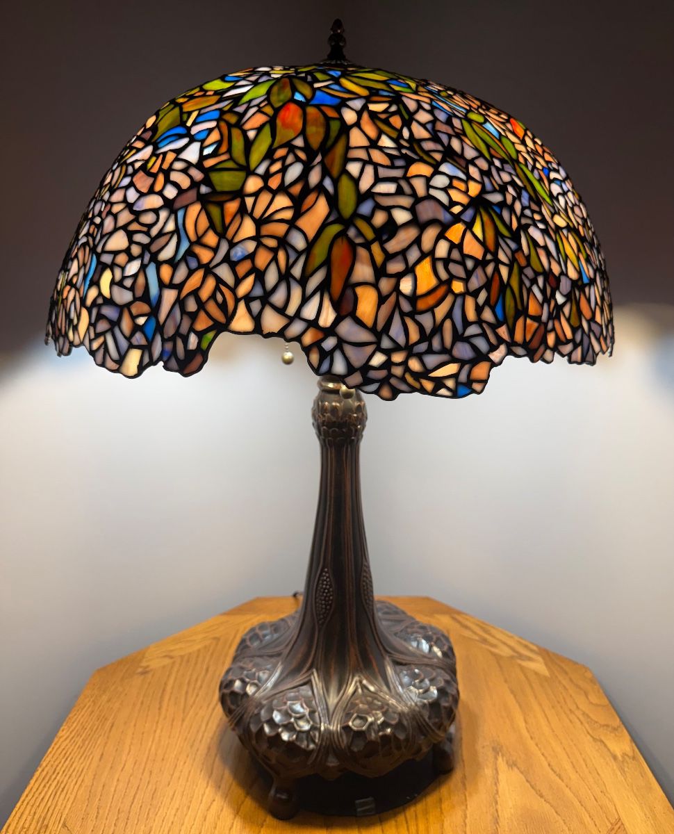 BEAUTIFUL SOLID TIFFANY STYLE LAMP