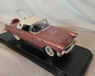 Road Signature 1957 Ford Thunderbird Diecast Model Car BBR2JS