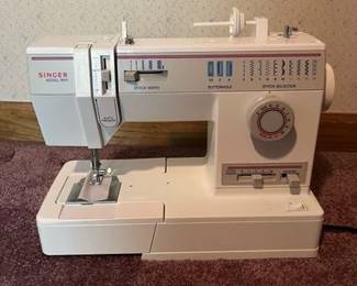 Singer Model 9410 Sewing Machine with Case  Accessories BR2KA