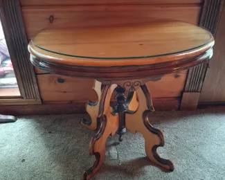 Victorian Style Wooden Parlor Table with Glass Top LR2KD