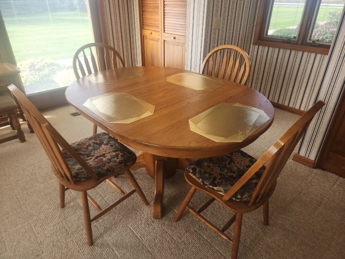 Dining table and 4 chairs