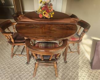Dining table, 6 chairs and protector