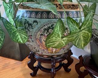 Chinese Porcelain Fish Bowls with Stands Famille Rose and Satsuma Styles second image