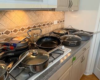 Mixed Kitchenware and Small Appliance Lot fourth image
