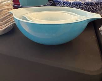 Pyrex Mixing Bowl Set