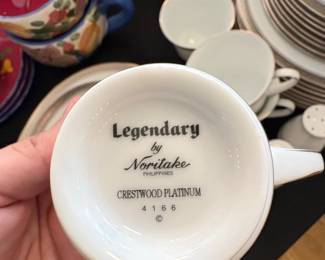 Noritake Legendary Crestwood Platinum Dinnerware Set third image