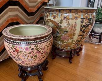 Chinese Porcelain Fish Bowls with Stands Famille Rose and Satsuma Styles sixth image