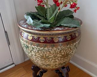 Chinese Porcelain Fish Bowls with Stands Famille Rose and Satsuma Styles fourth image