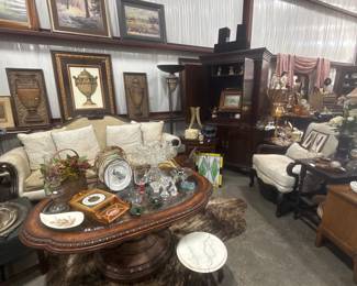 Traditional Carved Oval Pedestal Coffee Table