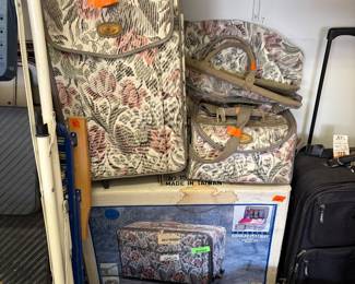 Suitcases, tool boxes and totes