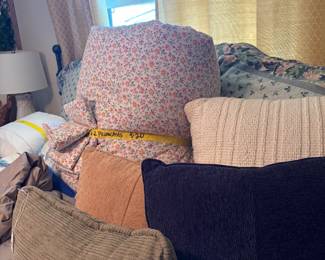 Linens, Pillows, blankets and towels