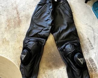 #070 Motorcycle Italian Leather Pants w/knee pads Size 56 Mens Dainese - $100.00