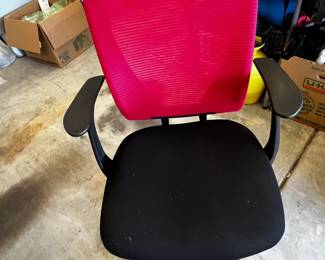 #081 Black & Pink Rolling Office tree $30.00