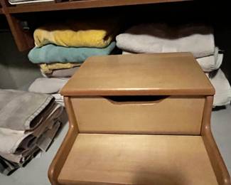#047 Storage Foot Stool w/lift-up top - 9" Tall $20.00