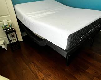 #052 Adjustable Full Size Bed - Puffy Brand w/remote - Head and Feet Adjust $200.00
