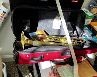#127 Trumpet King 601 w/Hard and Soft Case, Trumpet plate and trumpet support $125.00