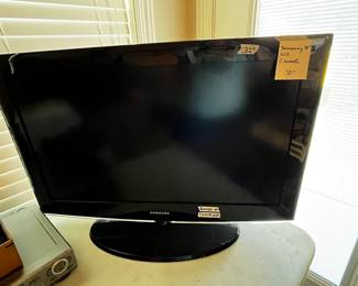#033 Samsung TV w/remote - 32" LCD (not flatscreen) $30.00