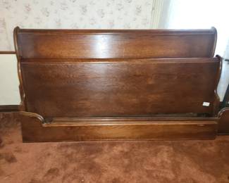 King sleigh bed