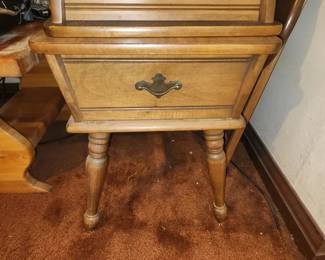 Qty 2 end tables