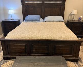 Kincaid king bed