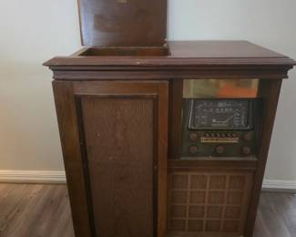1947 Magnavox Regency Symphony (Model 155B) console