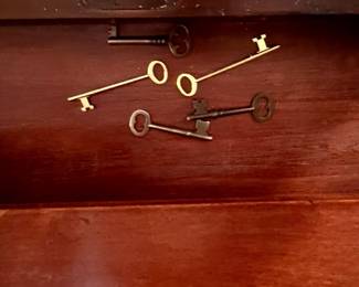 Antique Victorian Walnut Secretary Desk with Leaded Glass Hutch. 37Lx17Wx67H