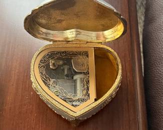 Vintage Heart-Shaped Music Box - The Way We Were - Sankyo