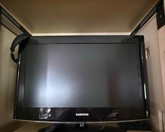 Samsung LN32A450C1D 32-Inch LCD HDTV