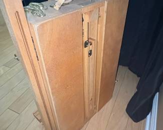 Jullian Original French Easel