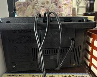 General Electric Model 7-2850A AM/FM Radio