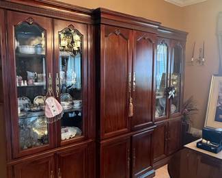 Thomasville Mahogany Finish Three-Part China Cabinet