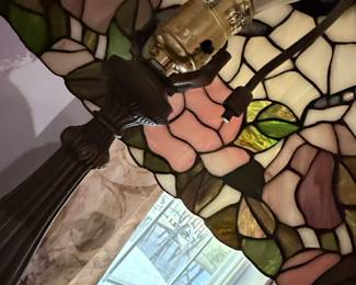 Tiffany Style Pink Rose Stained Glass Table Lamp