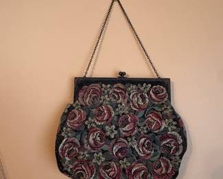 Vintage Floral Tapestry Kiss-Lock Frame Handbag