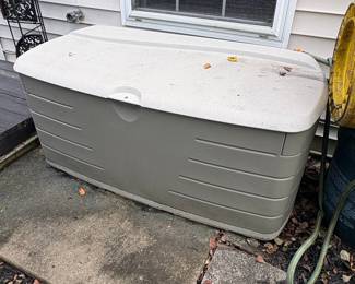 Rubbermaid 73 Gallon Resin Deck Box