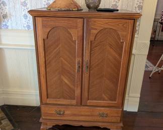 Armoire/ chest