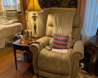 Lift chair 