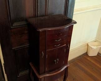 Jewelry cabinet 