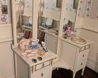 Vintage vanity 