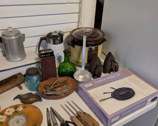 Vintage kitchen items 
