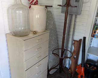 Chest/ coat rack