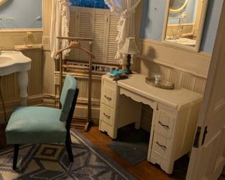 Vintage vanity 